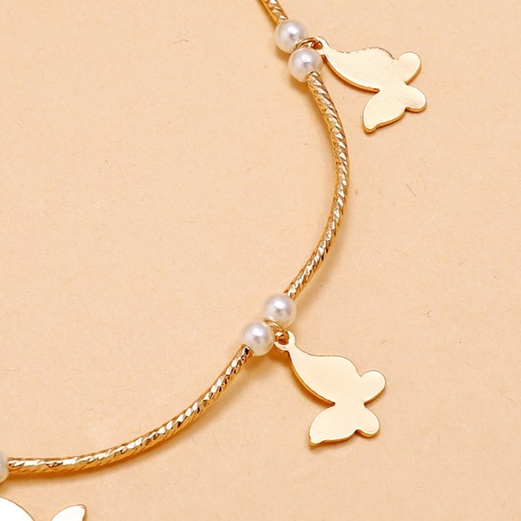 Simple and Sweet Butterfly Neckace - Picture 5 of 7